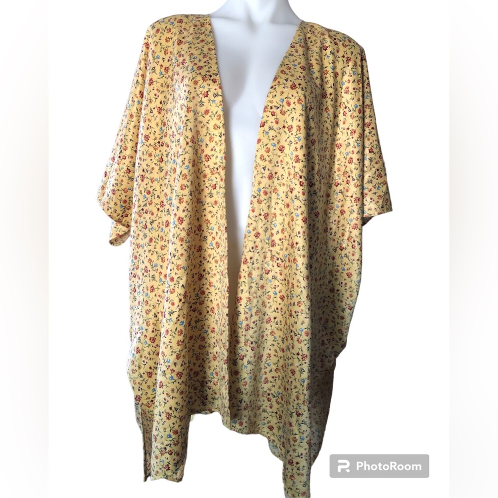 !SOLD! Yellow flowery kimono for summer